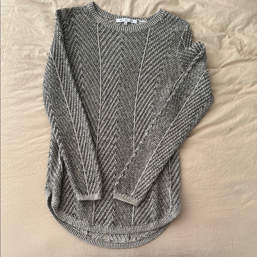 Gray Textured Sweater with Curved Hem